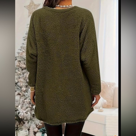 Long Sleeve Fuzzy crew neck sweatshirt with pockets - Picture 3 of 4